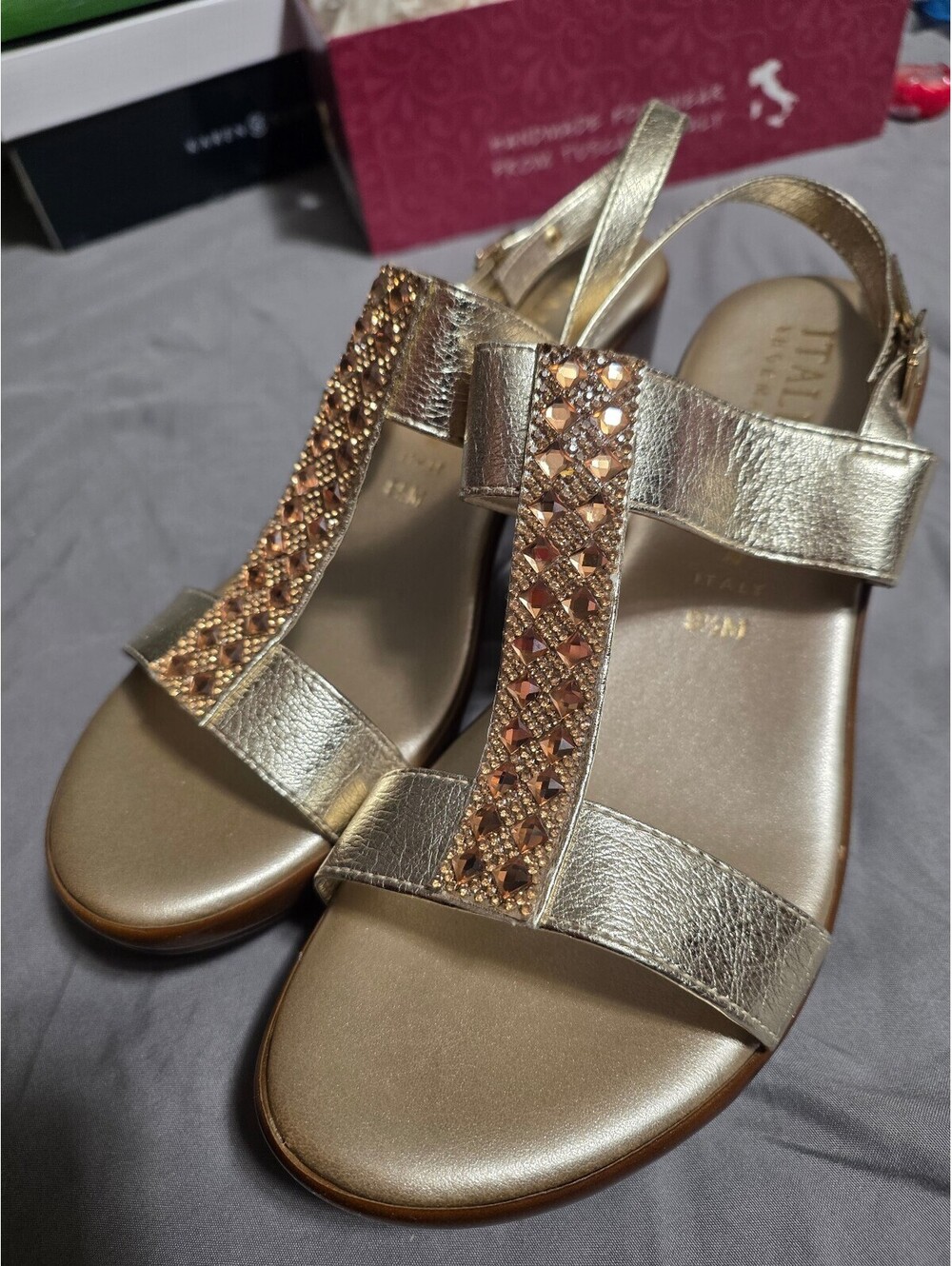 NEW Italian shoe makers gold wedge heels size 9.5